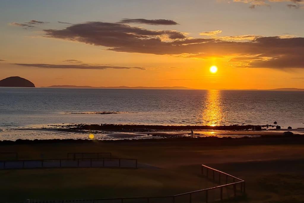 Girvan - Sea View Beach Access Apartment Exterior foto