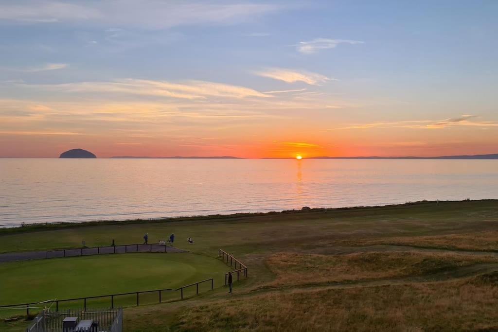 Girvan - Sea View Beach Access Apartment Exterior foto